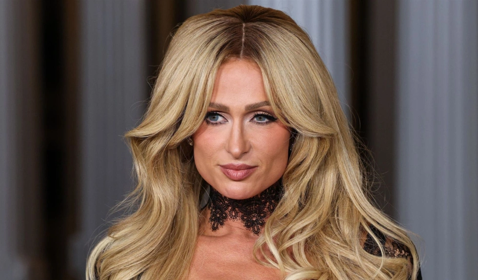 Paris Hilton przyszła na galę w nagiej sukience, ale to paznokcie wywołały najwięcej pytań