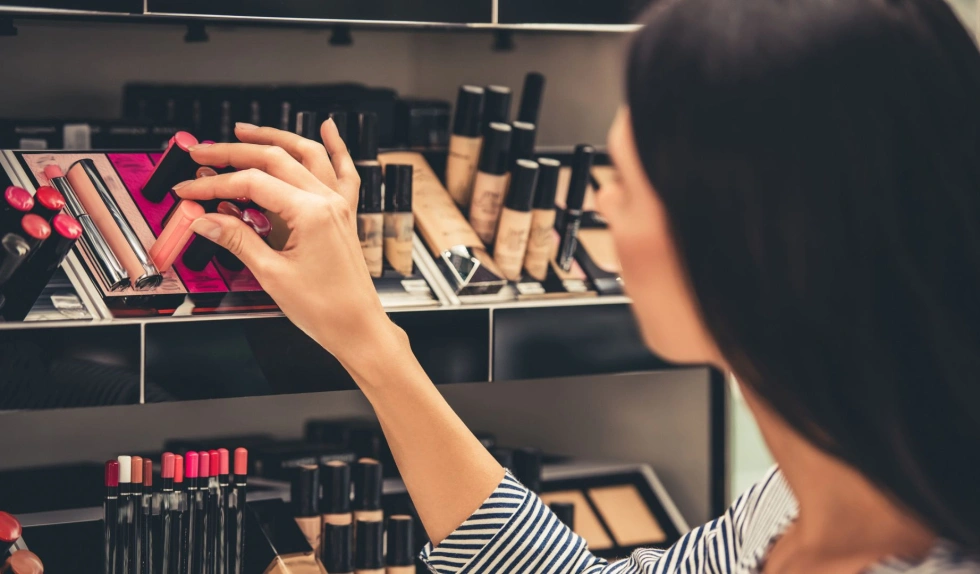 30- latki pokochały tę pomadkę w płynie. Przetrwasz w niej całą imprezę