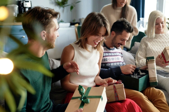 Najlepsze świąteczne prezenty z Superpharm. Te zestawy kosmetyków szybko znikną z półek