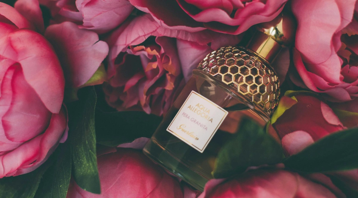 Perfumy z nutą róży, które od razu oczarują Twoje otoczenie