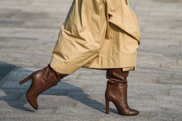 Slouchy boots to najbardziej pożądane buty tej zimy. Zobacz, z czym je nosić
