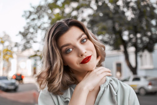 3 fryzury w stylu lazy luxury. Sposób na elegancko wyglądające włosy bez wysiłku