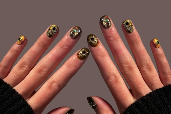 Stylowe paznokcie na Andrzejki 2025. Magiczny manicure na nadchodzące spotkania