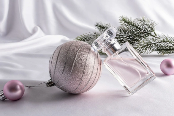 Najlepsze perfumy na prezent świąteczny. Top 5 klasycznych zapachów pod choinkę
