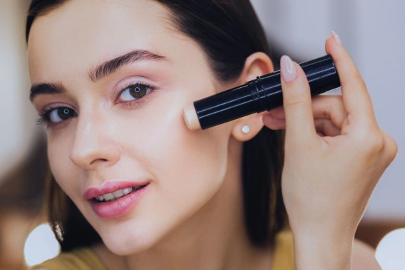 Internautki pokochały ten rozświetlacz w sztyfcie od YSL. Teraz kupisz go na Black Friday