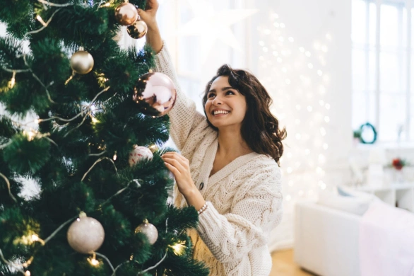 Jak się ubrać na wigilię 2025? 7 pomysłów na eleganckie, świąteczne stylizacje