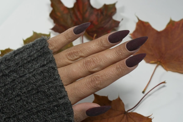 Co się stanie, kiedy posmarujesz paznokcie pastą do zębów? Zaskakujący efekt