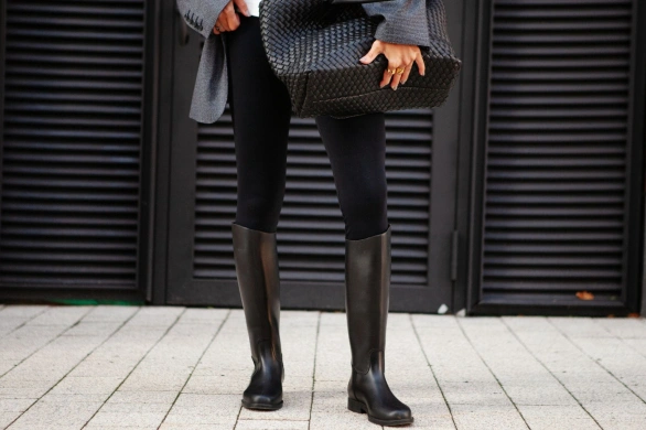 Jak nosić oficerki zimą 2026? Przykład dają it-girls z Paryża i Kopenhagi