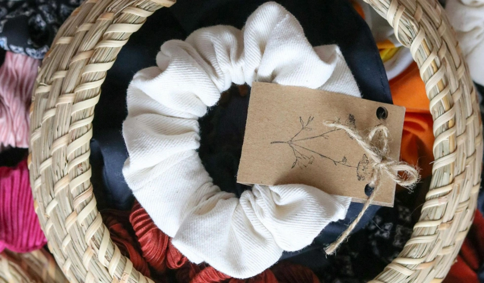 5 boskich fryzur z najmodniejszą frotką sezonu