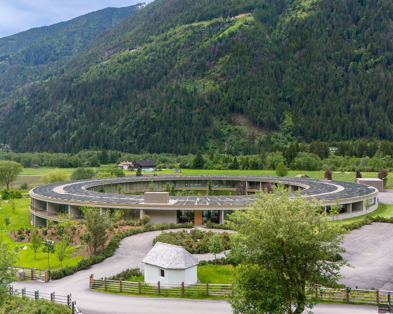 OLM Nature Escape „Hotelem Roku 2026” wg Gault&Millau! Poznaj idealne miejsce na zimowy reset w Alpach!