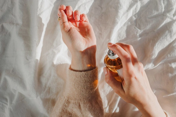 Te perfumy to idealny pomysł na prezent dla miłośniczki mody. W składzie dzikie truskawki i brązowy cukier