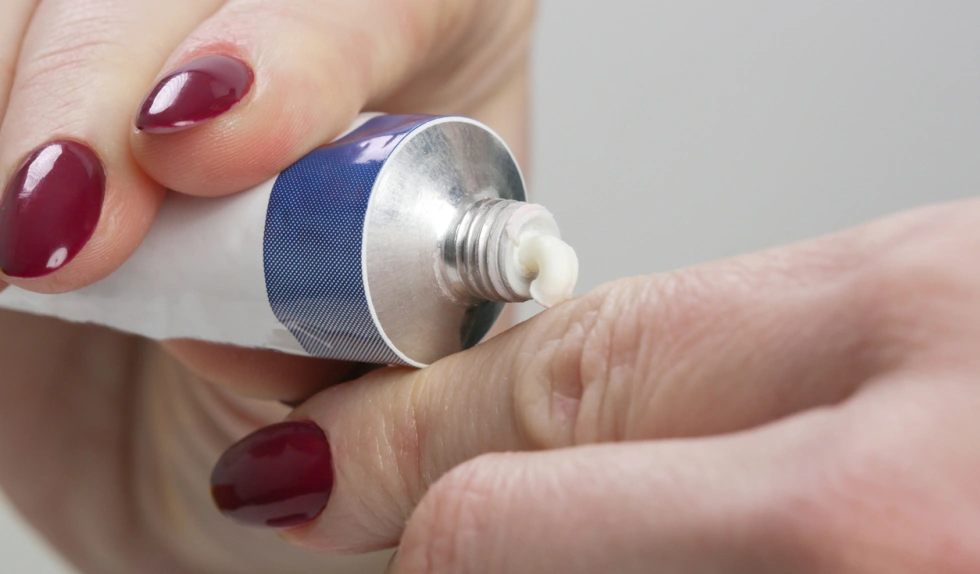 Apteczny HIT za grosze. Łagodzi zaczerwienienia w mgnieniu oka