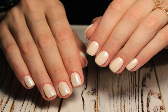 Manicure glazurowane masło. Trend, który musisz wypróbować