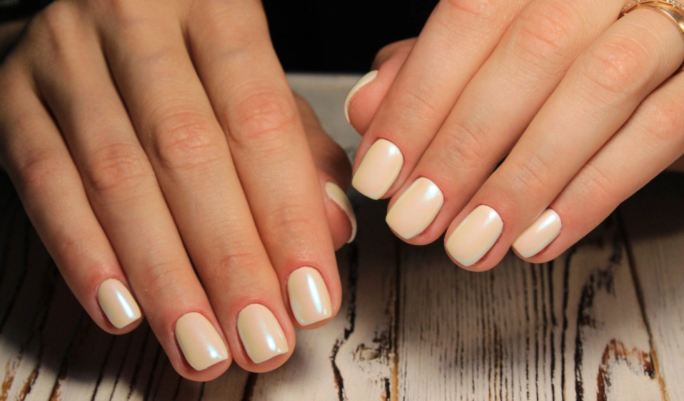 Manicure glazurowane masło. Trend, który musisz wypróbować