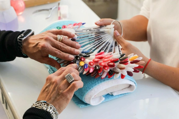 Mistero Milano: Lakiery hybrydowe skierowane dla profesjonalnych stylistek paznokci