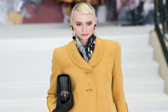 Te kurtki i płaszcze będziemy nosić w 2026 roku. Mini przewodnik po najmodniejszych fasonach