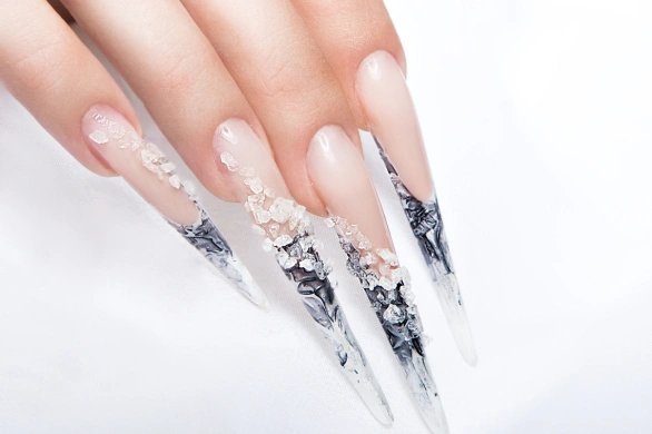 Ta stylizacja paznokci krzyczy zima. Za chwilę będzie wszędzie