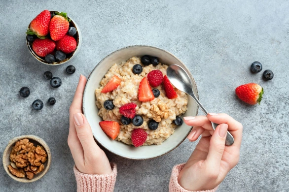 5 pomysłów na zdrowe śniadania zimą. Wspierają równowagę hormonalną i dodają urody