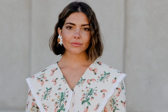 Powraca jedna z najpopularniejszych fryzur minionych lat. Odświeżona wersja unosi włosy