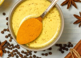 Rozgrzewający eliksir piękności, czyli czym jest złote mleko i dlaczego warto je pić?