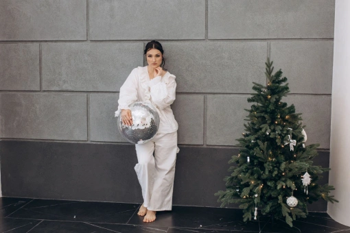 Eleganckie bluzki na święta 2025. Idealne na wigilię i nie tylko