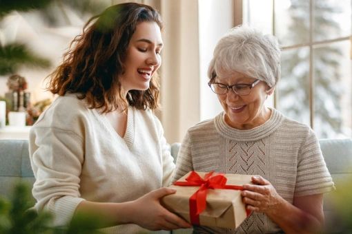 Te luksusowe kremy do cery dojrzałej to idealny pomysł na prezent