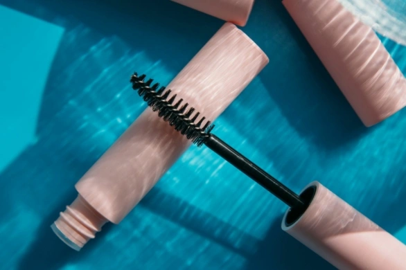 Najlepsze kolorowe tusze do rzęs dla zielonych, niebieskich i brązowych oczu