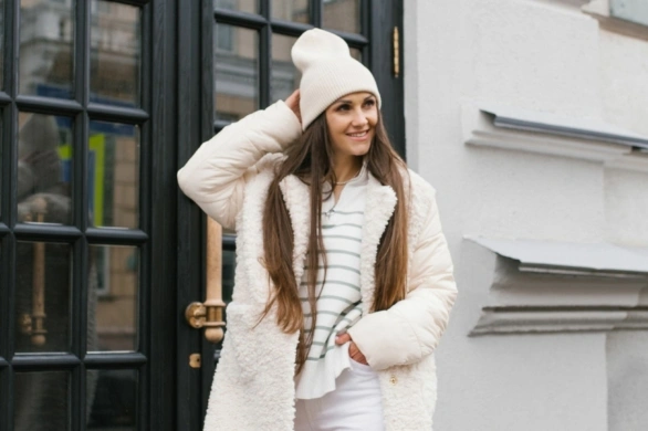 Wygodne stylizacje na zimę 2026. 6 zestawów idealnych na wolne dni