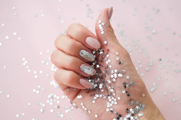 Już nie zwykły brokat. Oto 4 pomysły na winter nails
