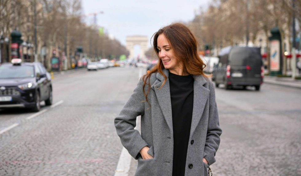 Szorty i kozaki to ulubiony stylowy duet Francuzek na zimę 2026. Jak go nosić w duchu parisian chic?