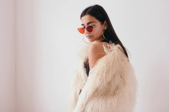 To kremowe futerko zniknie z półek w mgnieniu oka. Pasuje niemal do wszystkiego