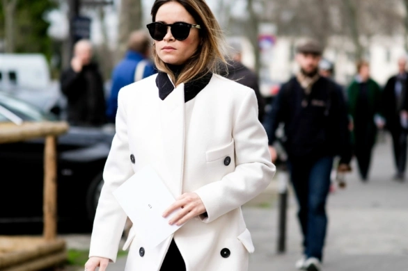 3 zimowe stylizacje rodem z Paryża. Nikt nie przejdzie obok Ciebie obojętnie