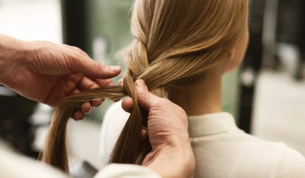 Francuskie warkocze wracają do łask. Oto najlepsze pomysły na fryzury