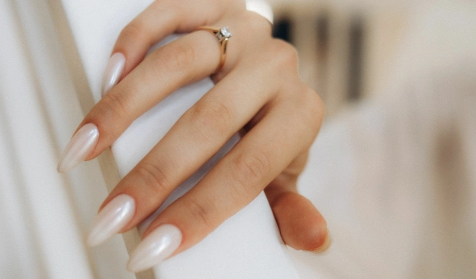 Najmodniejsze paznokcie na styczeń 2026. 5 pomysłów na manicure na powitanie nowego roku