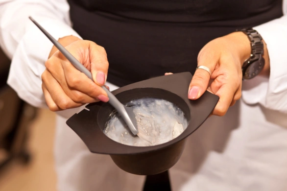 Zachwycająca koloryzaja włosów. Wypróbuj Mushroom Blonde