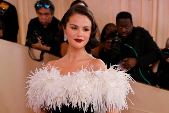 Paznokcie Seleny Gomez na Złotych Globach. Nowy trend dla kochających luksus