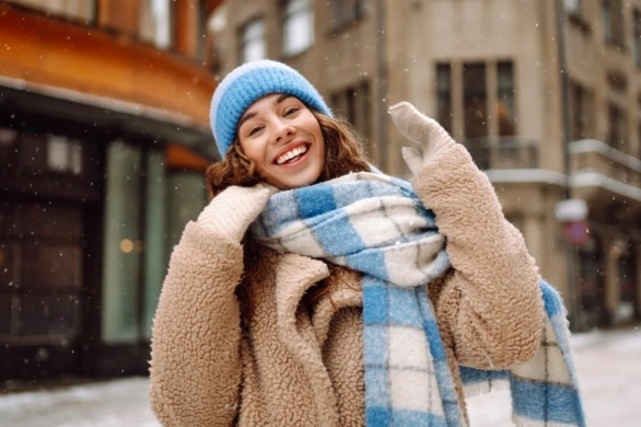 Zimą nosisz głównie swetry i jeansy? Te 4 rzeczy dodadzą twista Twoim stylizacjom