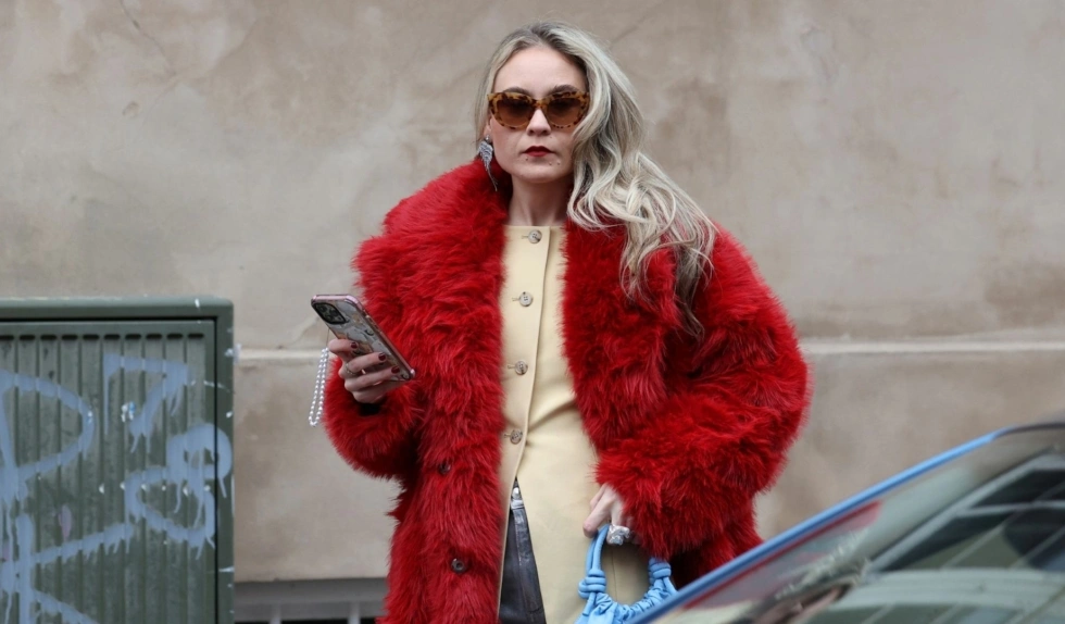 Na to czerwone futerko z Reserved polują it- girls. Zniknie szybciej, niż myślisz