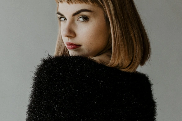 Swoop fringe – grzywka, którą kochają Insta Girls. Jest cudna!