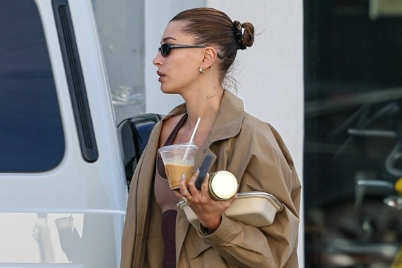 Wiosną 2026 roku będę nosiła buty jak Hailey Bieber. Modelka przypomina o prostym, ale wielkim trendzie