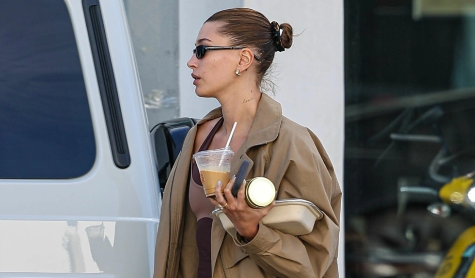 Wiosną 2026 roku będę nosiła buty jak Hailey Bieber. Modelka przypomina o prostym, ale wielkim trendzie