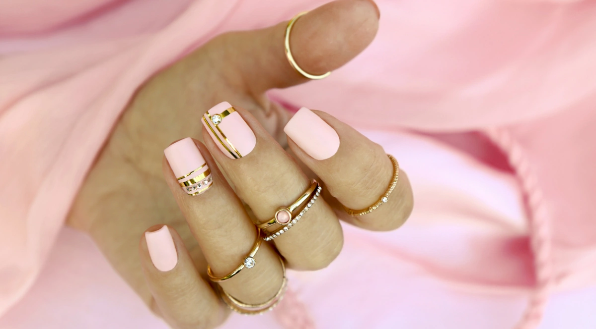 Manicure idealny do kwadratowych paznokci. Mamy mnóstwo przepięknych inspiracji!