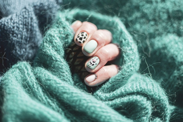 Slime Green Nails: paznokcie w klimacie lat 90.