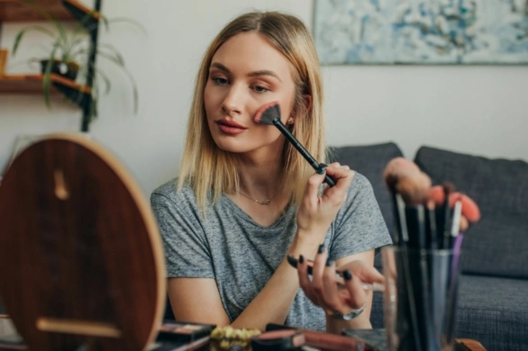 Ten róż w płynie skradł serca wielu internautek. „Nie potrzeba na skórze nic więcej”