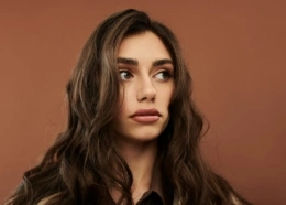 Nie tylko espresso brunette i mocha brown. Oto najmodniejsze koloryzacje dla brunetek na 2026 rok