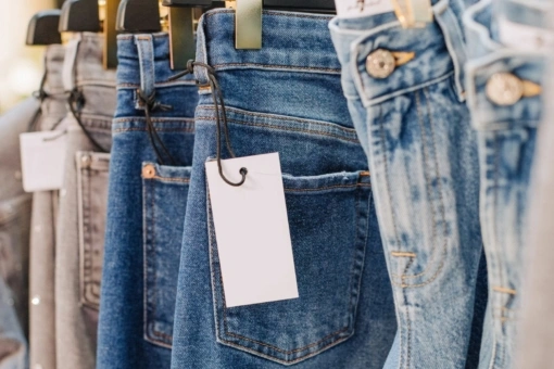 Zapomnij o klasycznym denimie. 20206 r. będzie należał do tych kolorów jeansów