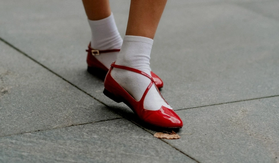 Baleriny na obcasie to wielki hit nadchodzącego sezonu. Wybrałyśmy 4 piękne modele z sieciówek