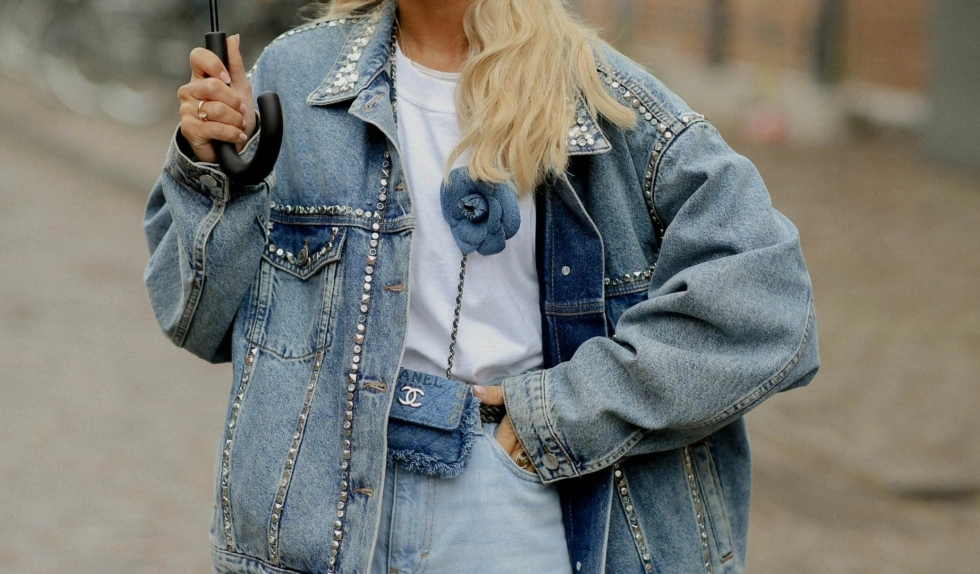 Granny jeans to ulubione spodnie it-girls. Jak nosić najwygodniejsze jeansy sezonu?