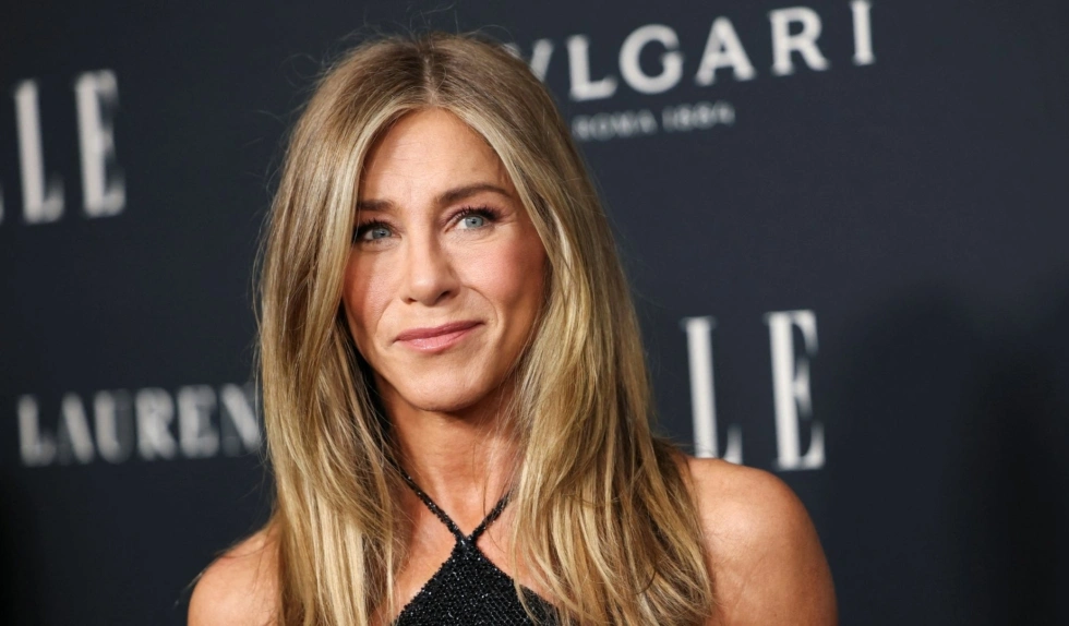 Gwiazdy pokochały tę koloryzację. Quiet silver to elegancki sposób na siwe włosy