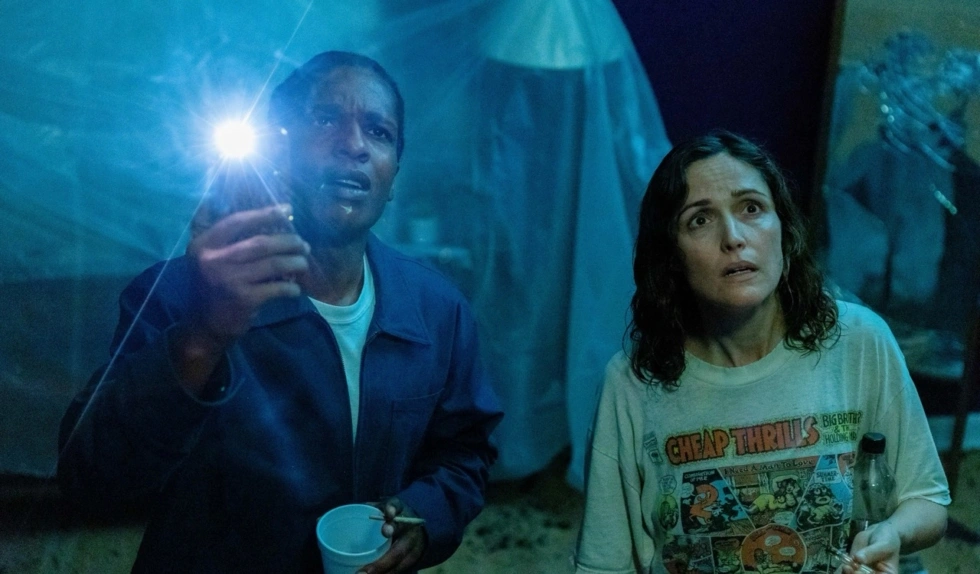 „Kopnęłabym cię, gdybym mogła” – od 20 lutego w kinach. Rose Byrne w nagradzanej roli